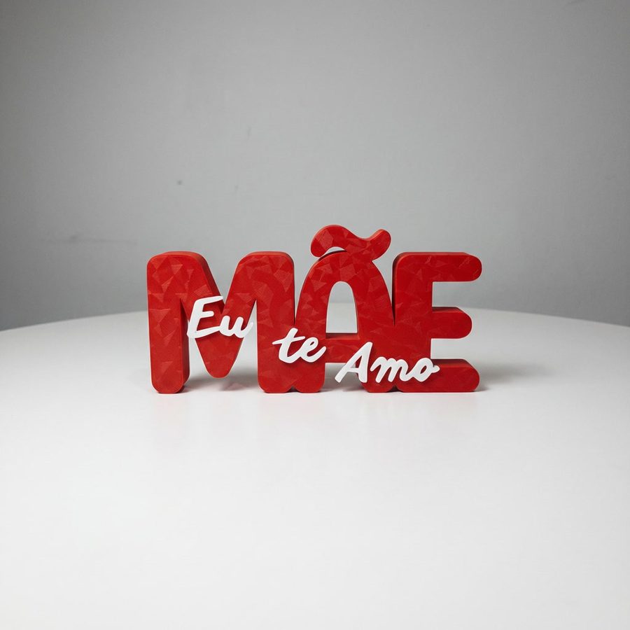 Letreiro 3D Dia das Mães em vermelho com texto Eu te Amo