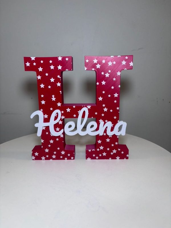 Letra H personalizada em 3D vermelha com nome Helena